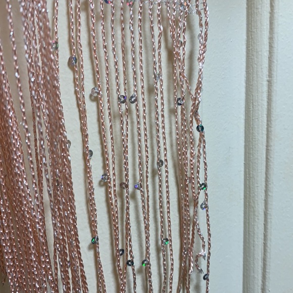 Sparkly pink lace scarf with fringe - Picture 2 of 3